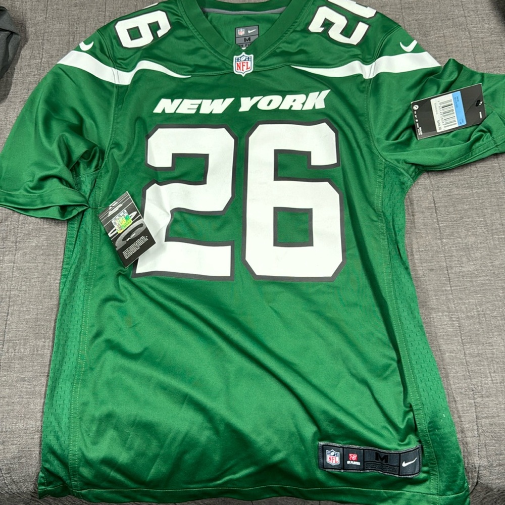 Selling a brand new jets Levon bell jersey